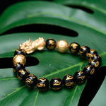 dragon en or sur un bracelet de perle chinoise
